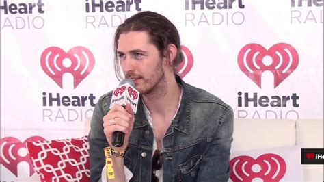 How to say Hozier in Spanish? Pronunciation of Hozier with 2 audio pronunciations, 4 translations and more for Hozier.